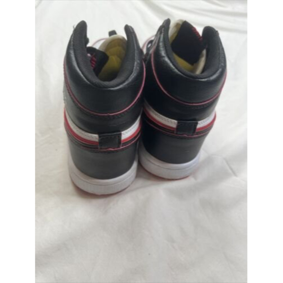 Nike Air Jordan 1 Retro Bloodline Sz 7 OG I 555088–062 Black White Red￼ A250622 main image 2